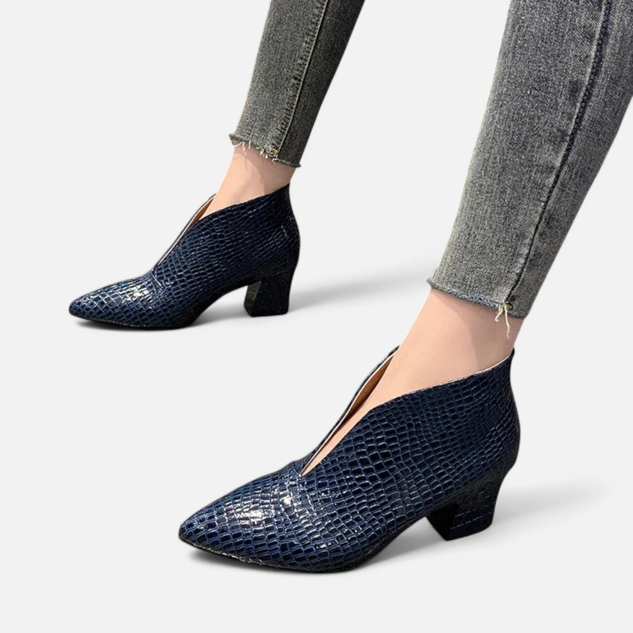 Anne & Mari | Naiste lakknahast V-kujuline pahkluu saapad