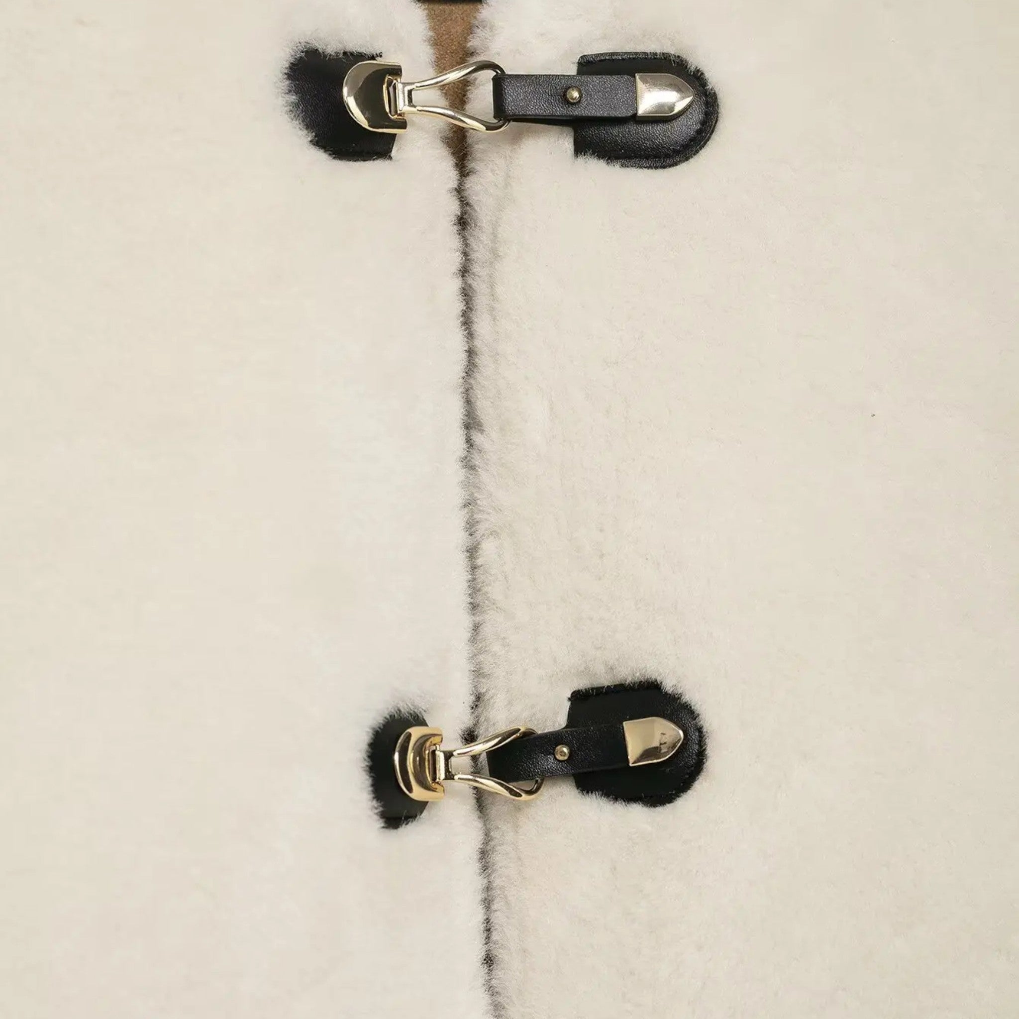 Anne & Mari | Naiste kunstkarusnahast nööbiga jakk