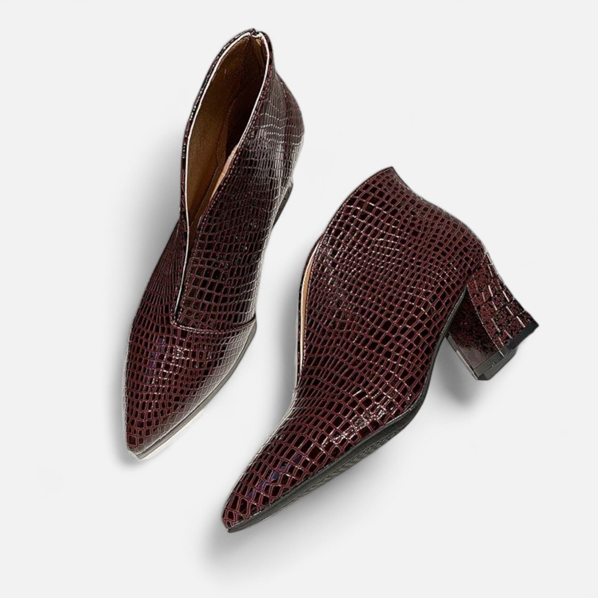 Anne & Mari | Naiste lakknahast V-kujuline pahkluu saapad