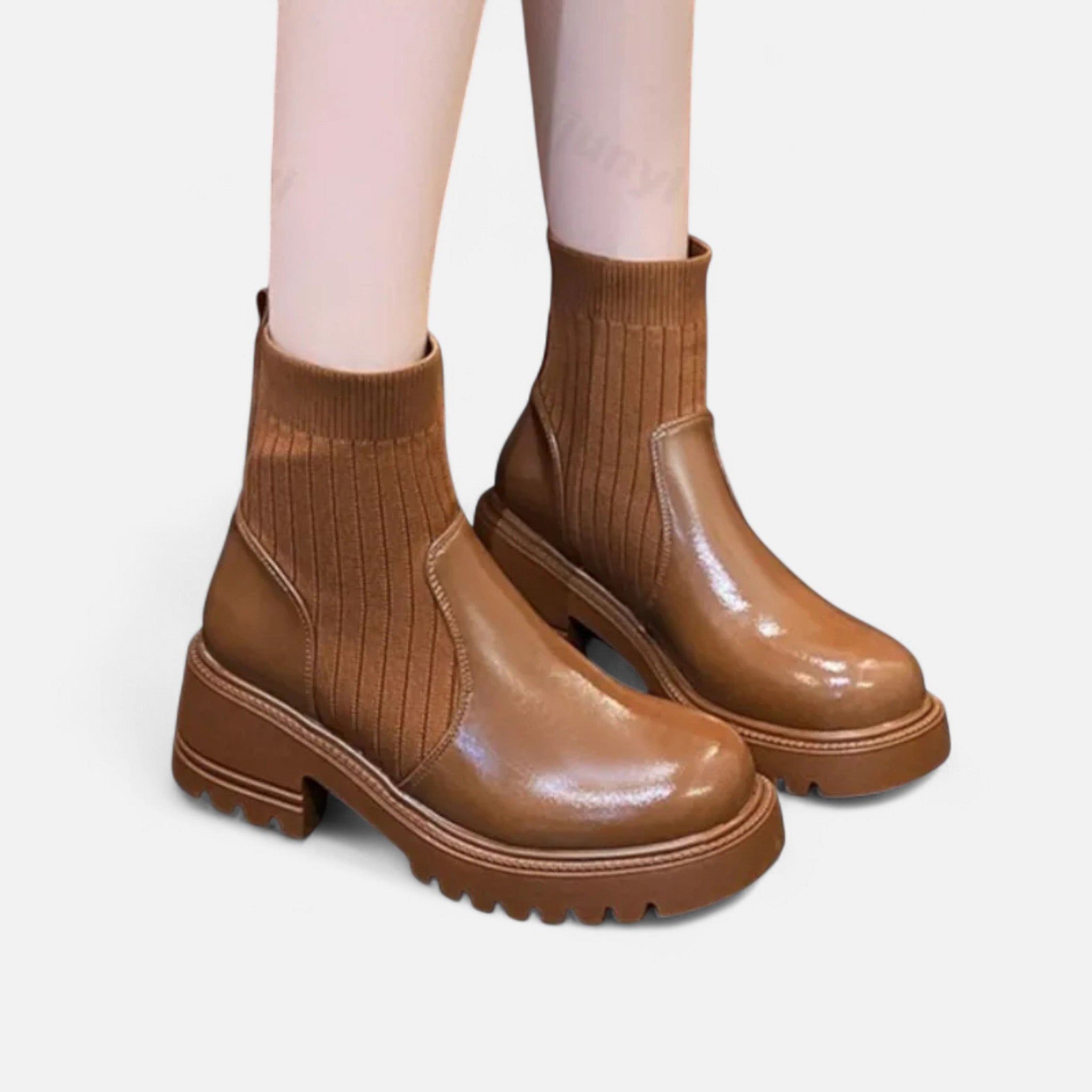 Anne & Mari | Naise Moodne Slip-On poolsaapad