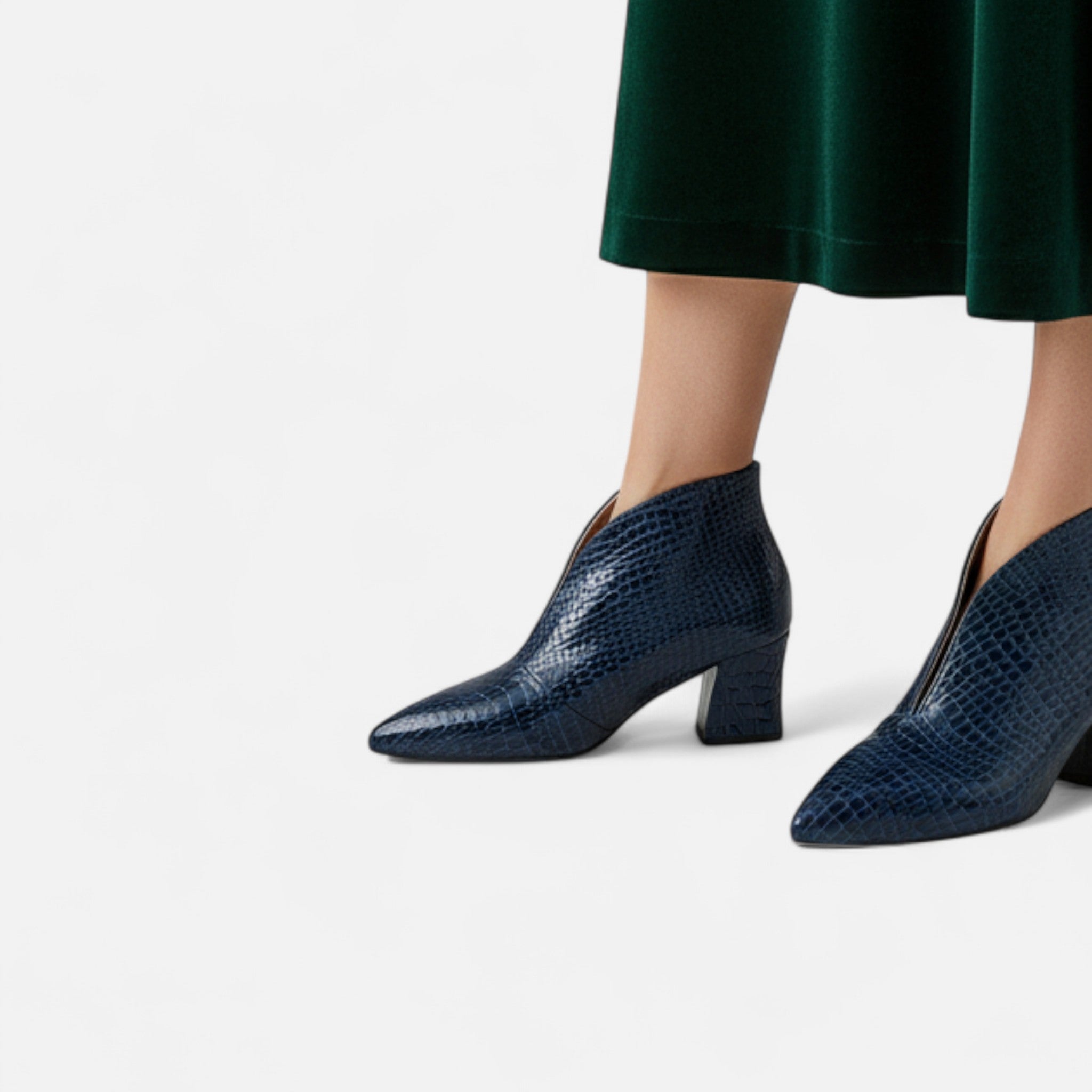 Anne & Mari | Naiste lakknahast V-kujuline pahkluu saapad