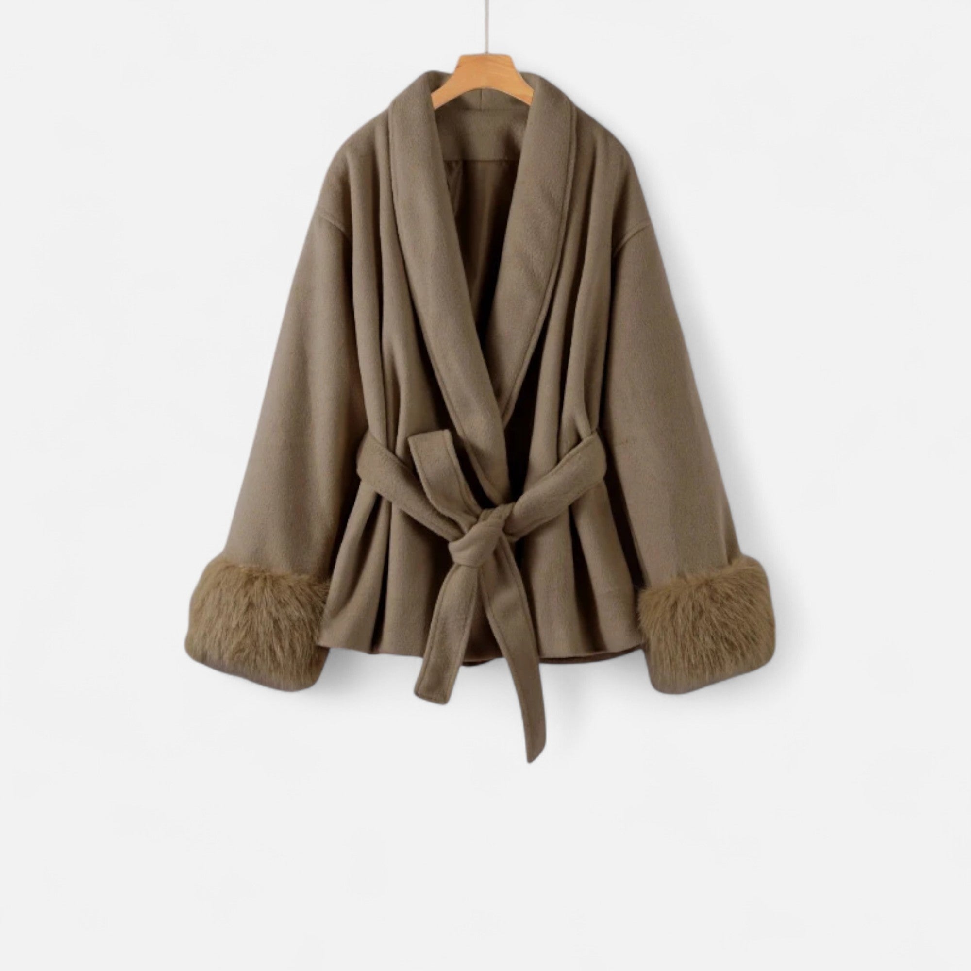 Anne &amp; Mari | Naiste kunstkarusnahast mantel – Ivy League pitsilist elegantsi