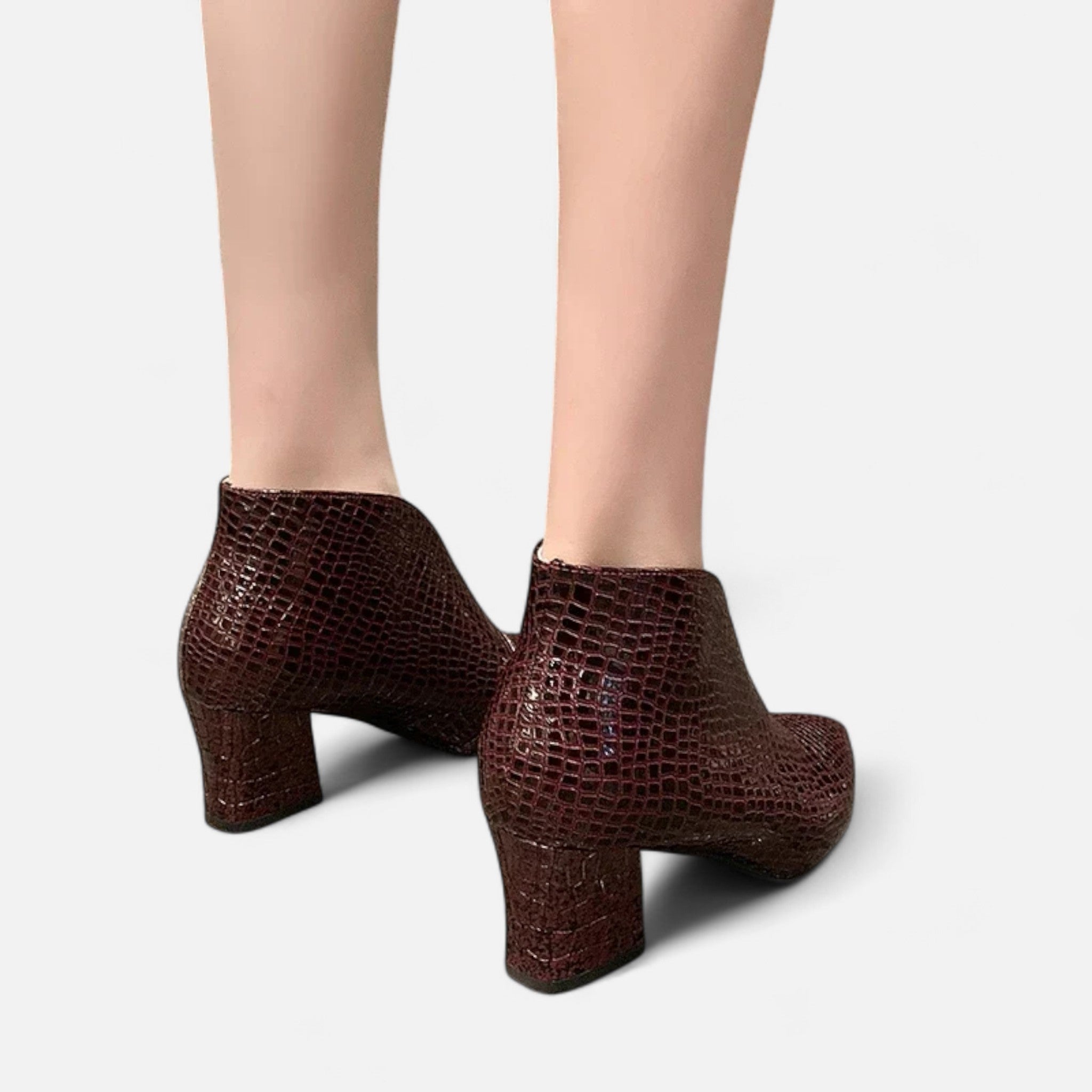 Anne &amp; Mari | Naiste lakknahast V-kujuline pahkluu saapad