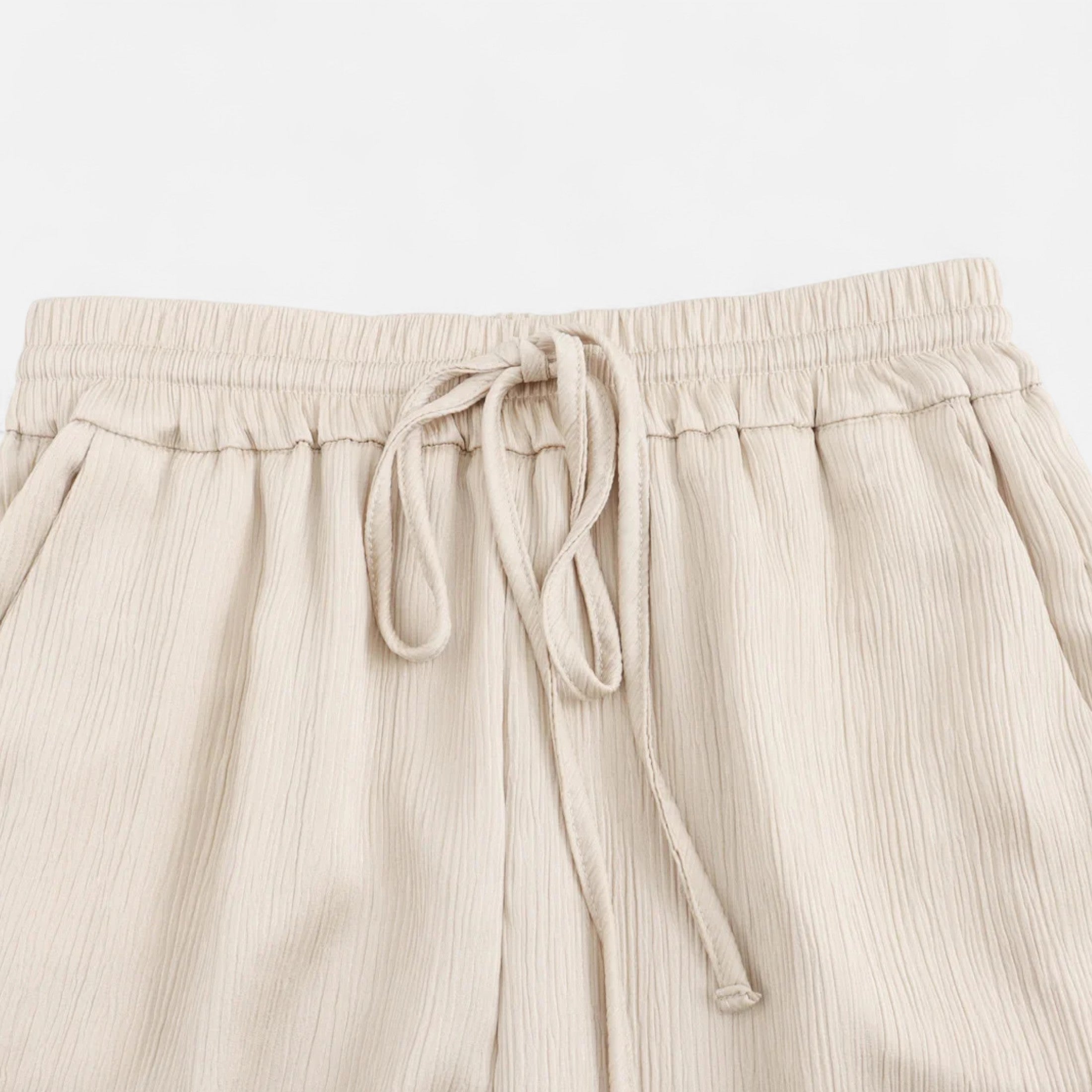 Anne &amp; Mari | Naiste kortsus ülikonna jakk ja püksid – Skulpturaalne sügisene elegants