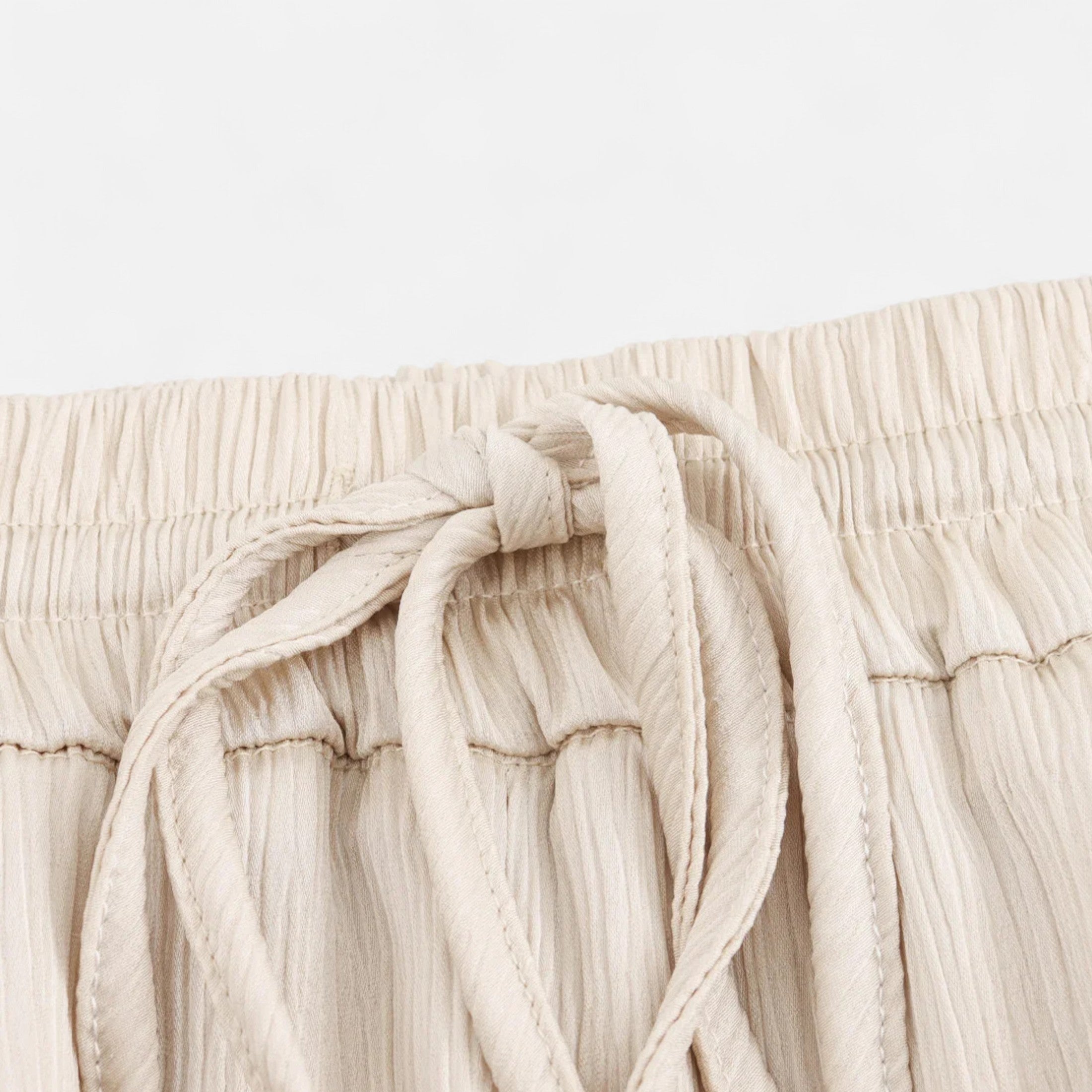 Anne &amp; Mari | Naiste kortsus ülikonna jakk ja püksid – Skulpturaalne sügisene elegants