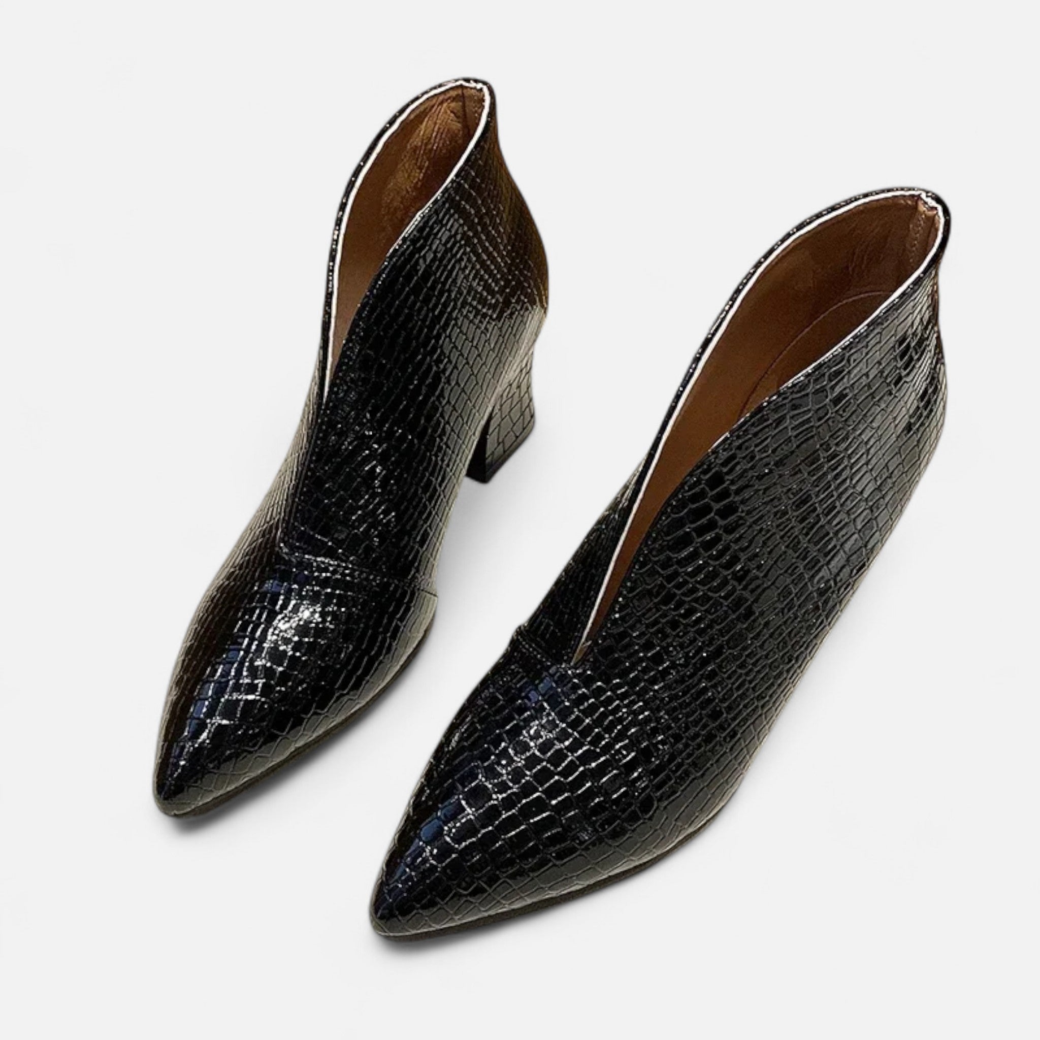 Anne &amp; Mari | Naiste lakknahast V-kujuline pahkluu saapad