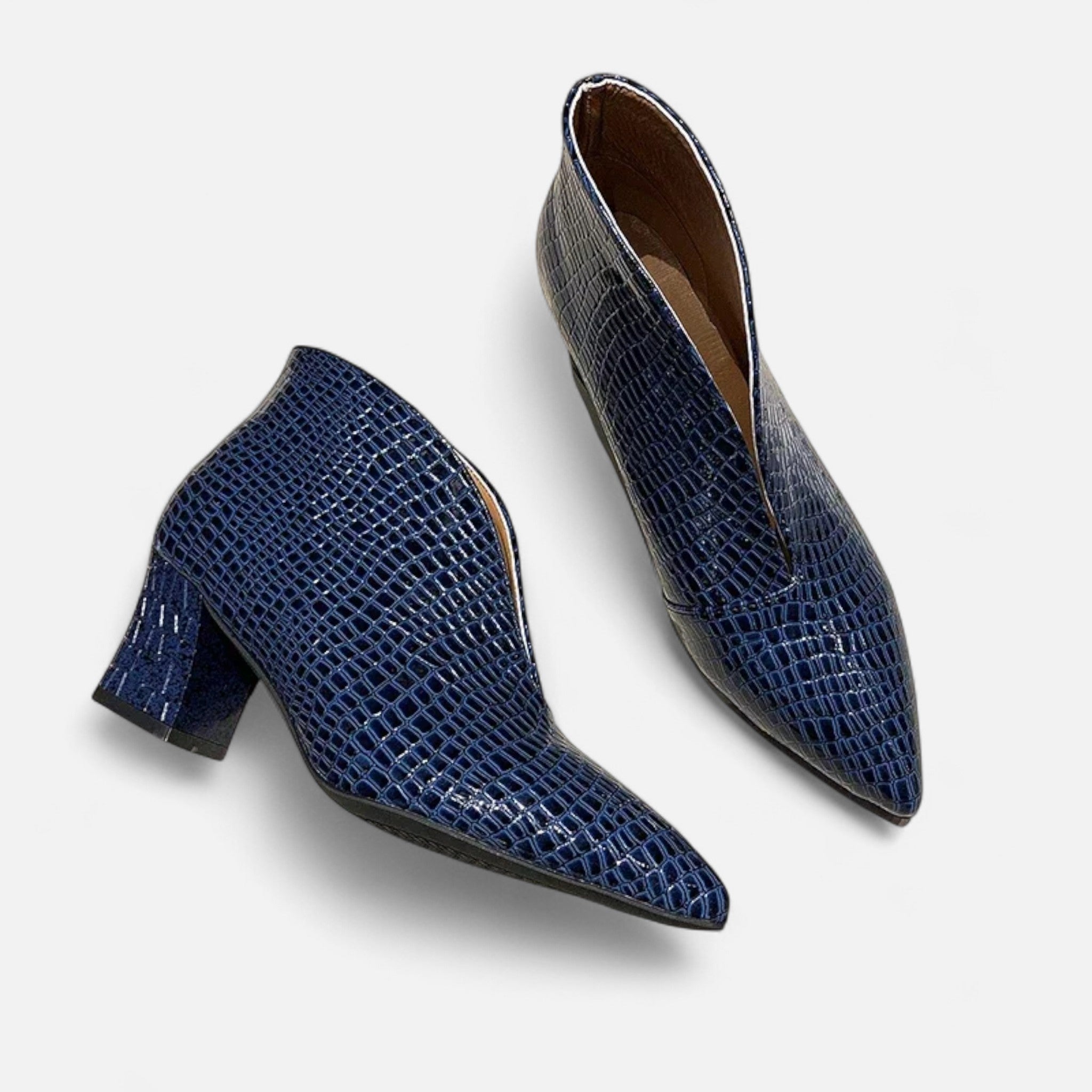 Anne &amp; Mari | Naiste lakknahast V-kujuline pahkluu saapad