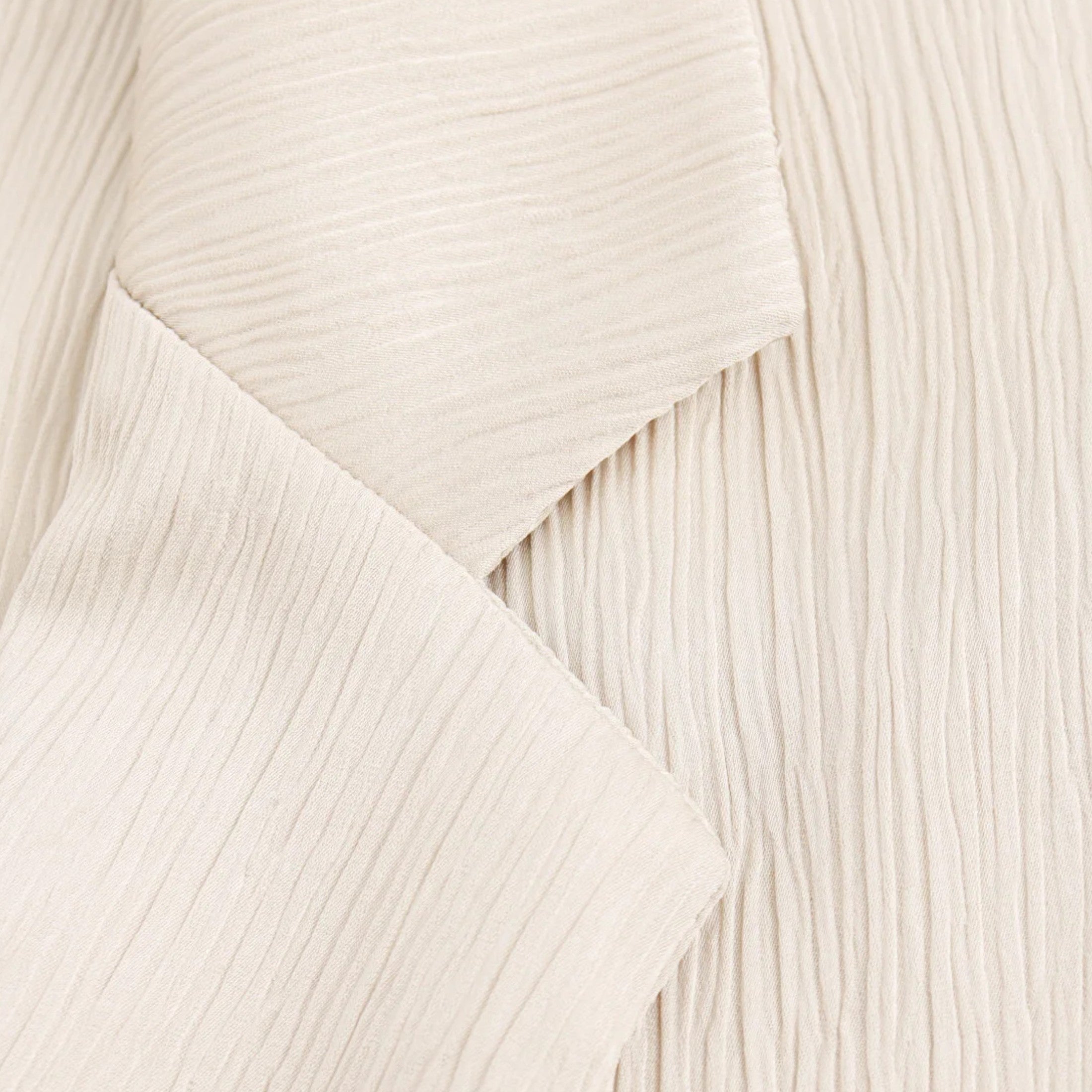 Anne &amp; Mari | Naiste kortsus ülikonna jakk ja püksid – Skulpturaalne sügisene elegants