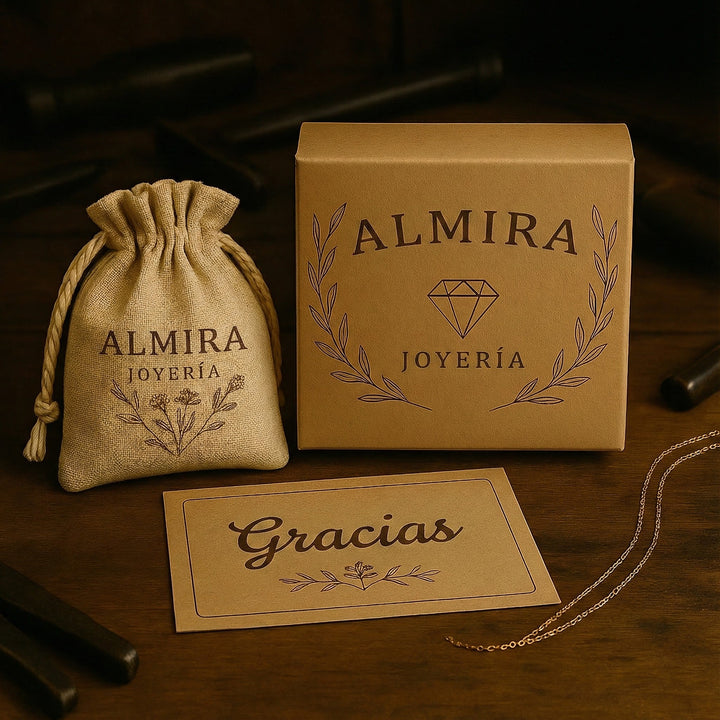 Visiace kryštálové náušnice v zlatej a striebornej 