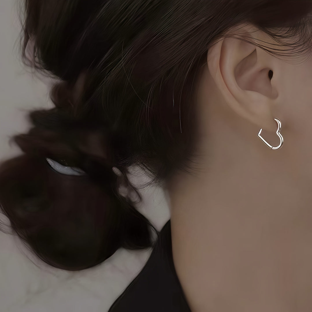 Náušnice v tvare srdca z nehrdzavejúcej ocele v zlatej farbe 