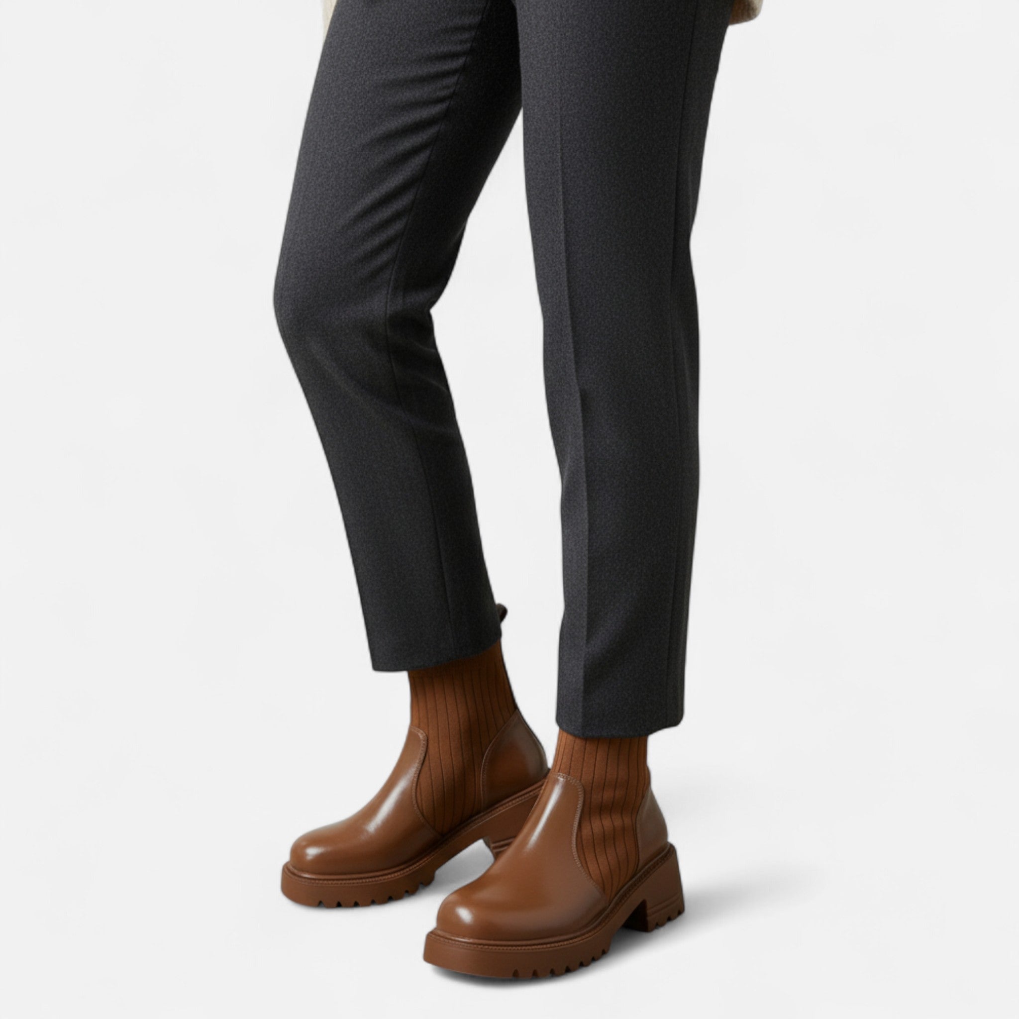 Anne &amp; Mari | Naise Moodne Slip-On poolsaapad