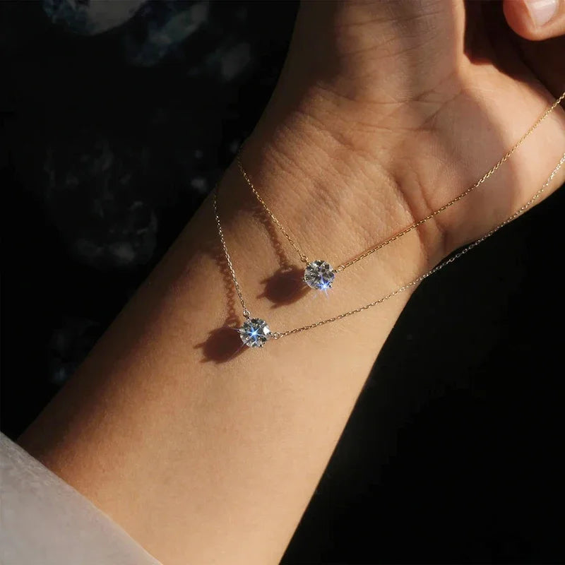 Elegantný Solitaire Náhrdelník s Kryštálom 