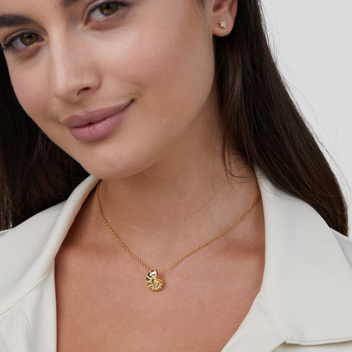 Náhrdelník s korálkovým príveskom z krištáľu 