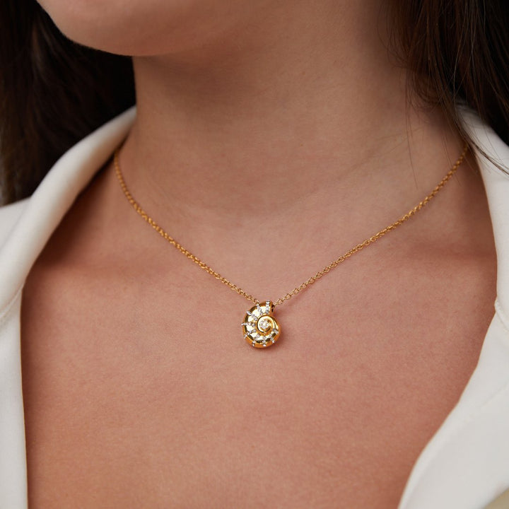 Náhrdelník s korálkovým príveskom z krištáľu 