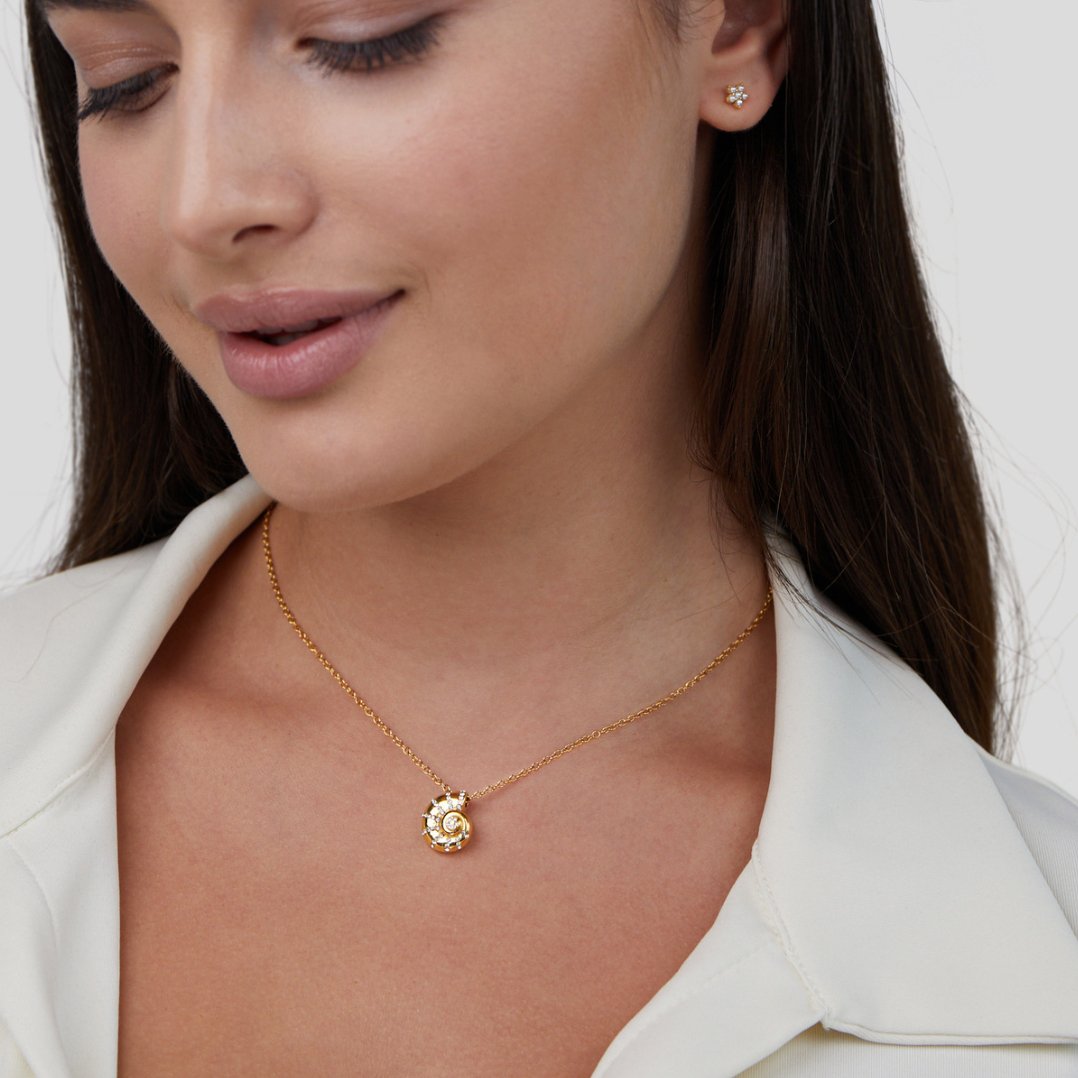 Náhrdelník s korálkovým príveskom z krištáľu 