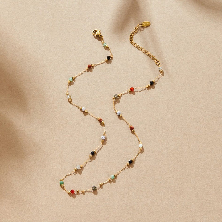 Minimalistický náhrdelník s kameňom 