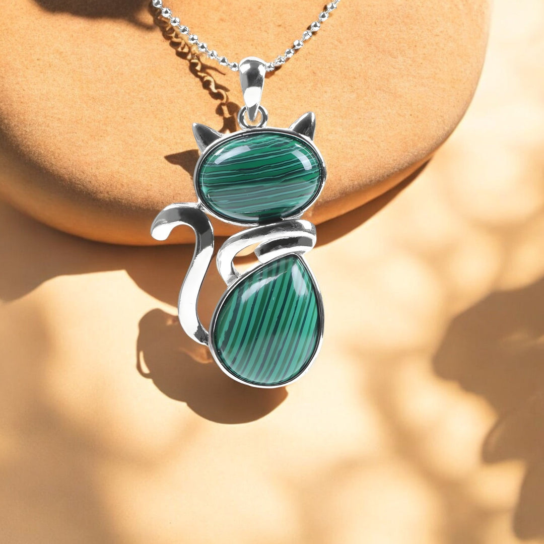 Náhrdelník s mačacím príveskom z prírodného kameňa 